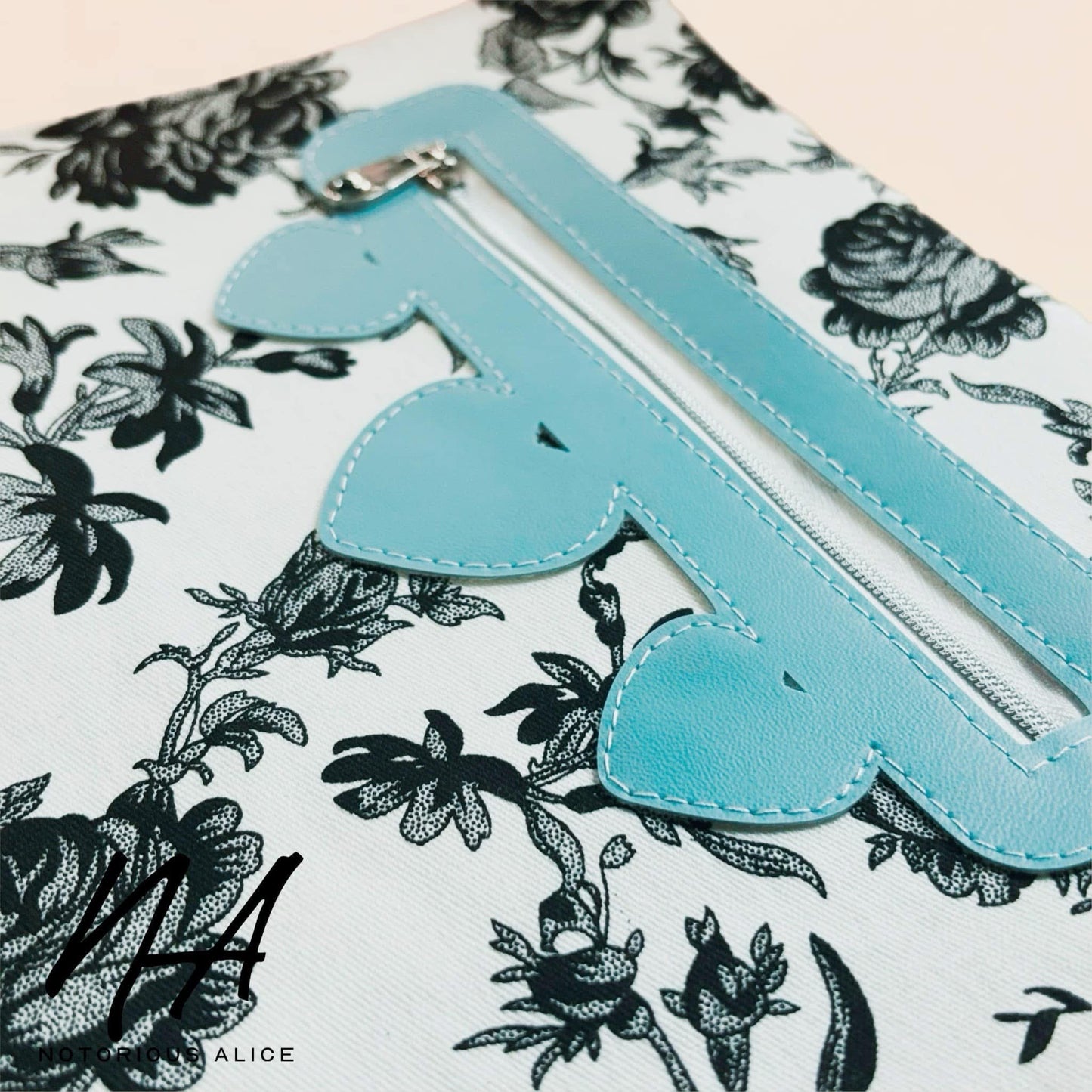 Amorable Zipper Overlay Bundle File