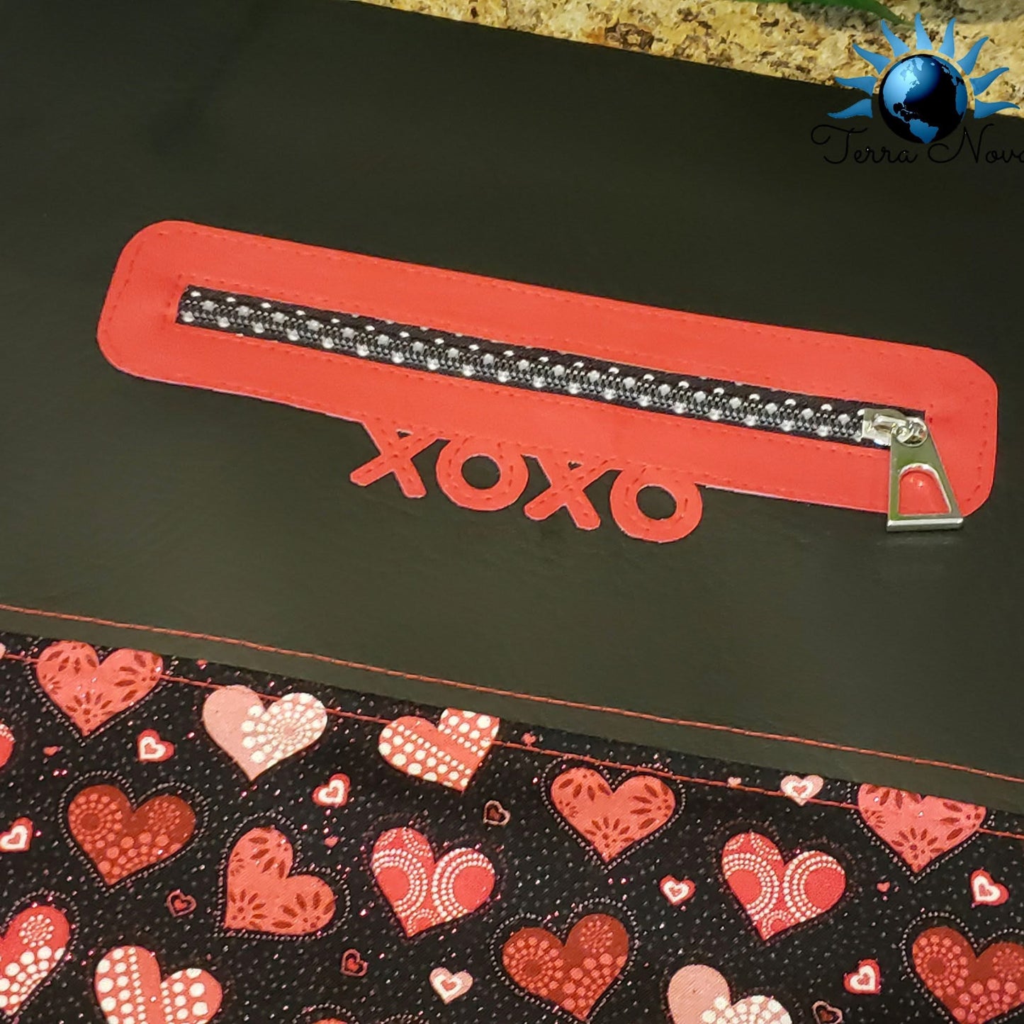 Amorable Zipper Overlay Bundle File