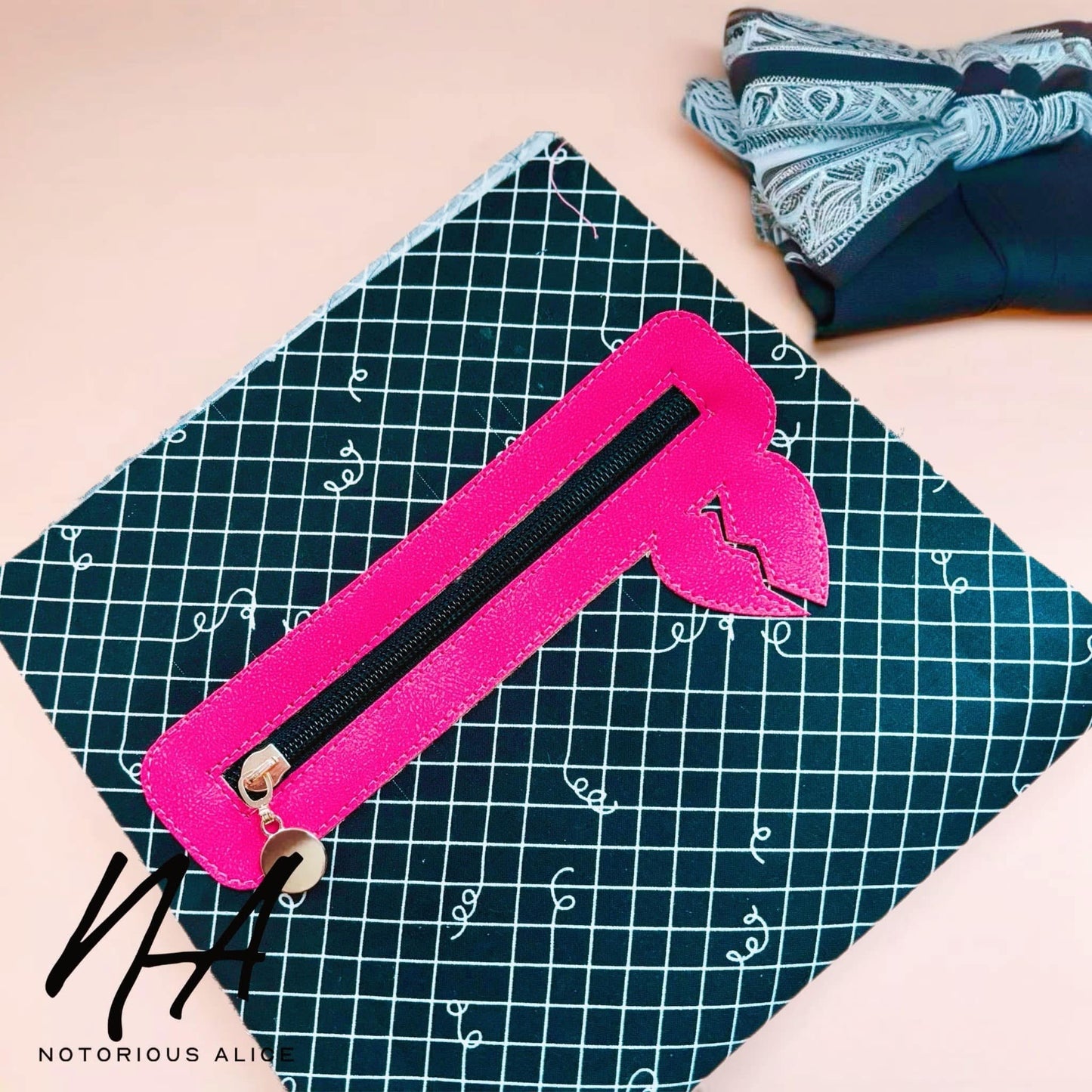 Amorable Zipper Overlay Bundle File