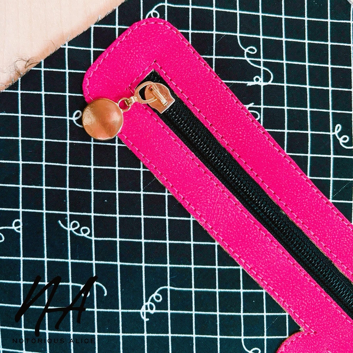 Amorable Zipper Overlay Bundle File